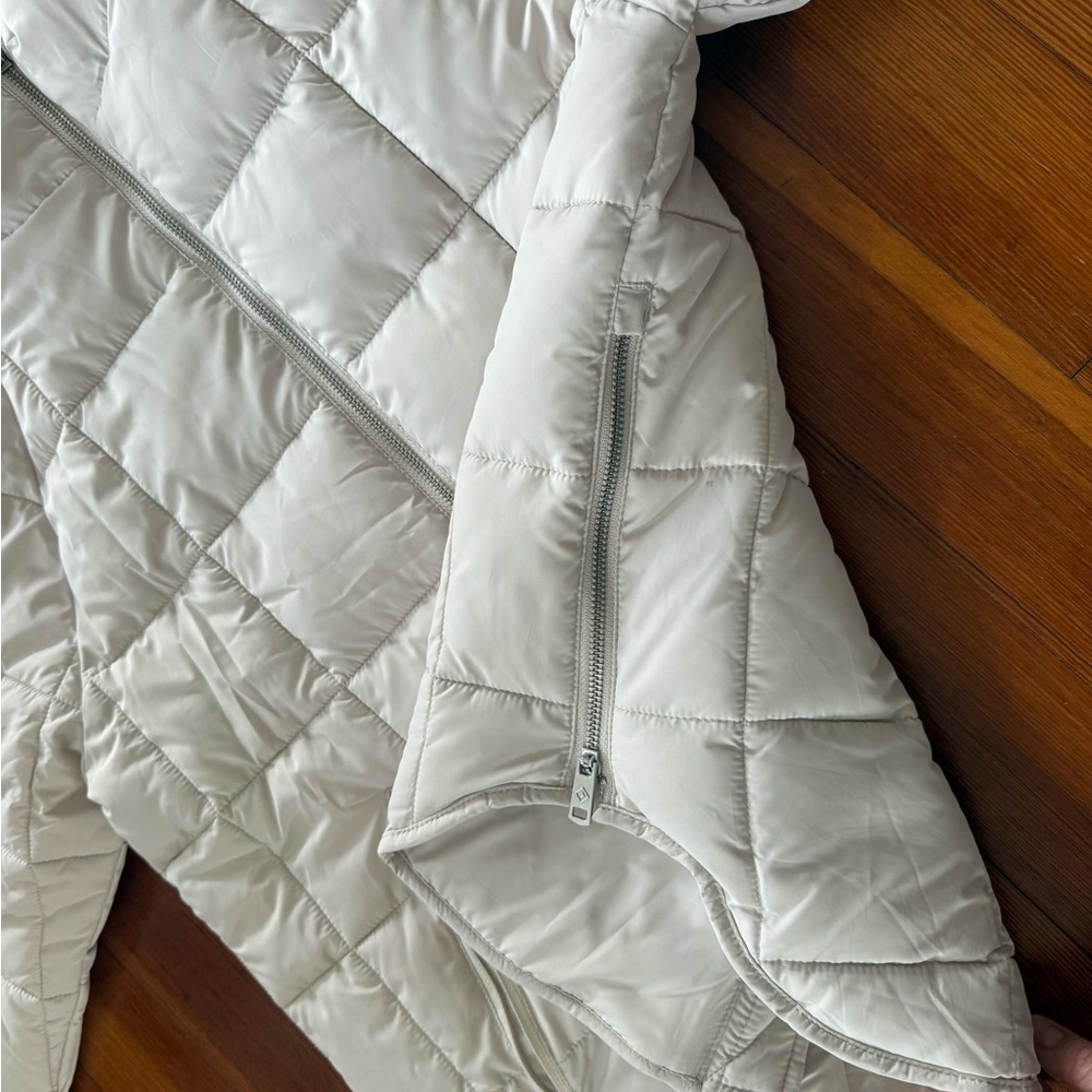 Abercrombie & Fitch YPB Women's On the Go Classic Puffer Jacket - Picture 6 of 7